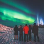 Noorderlicht boven het winterlandschap van Lapland, Noorwegen